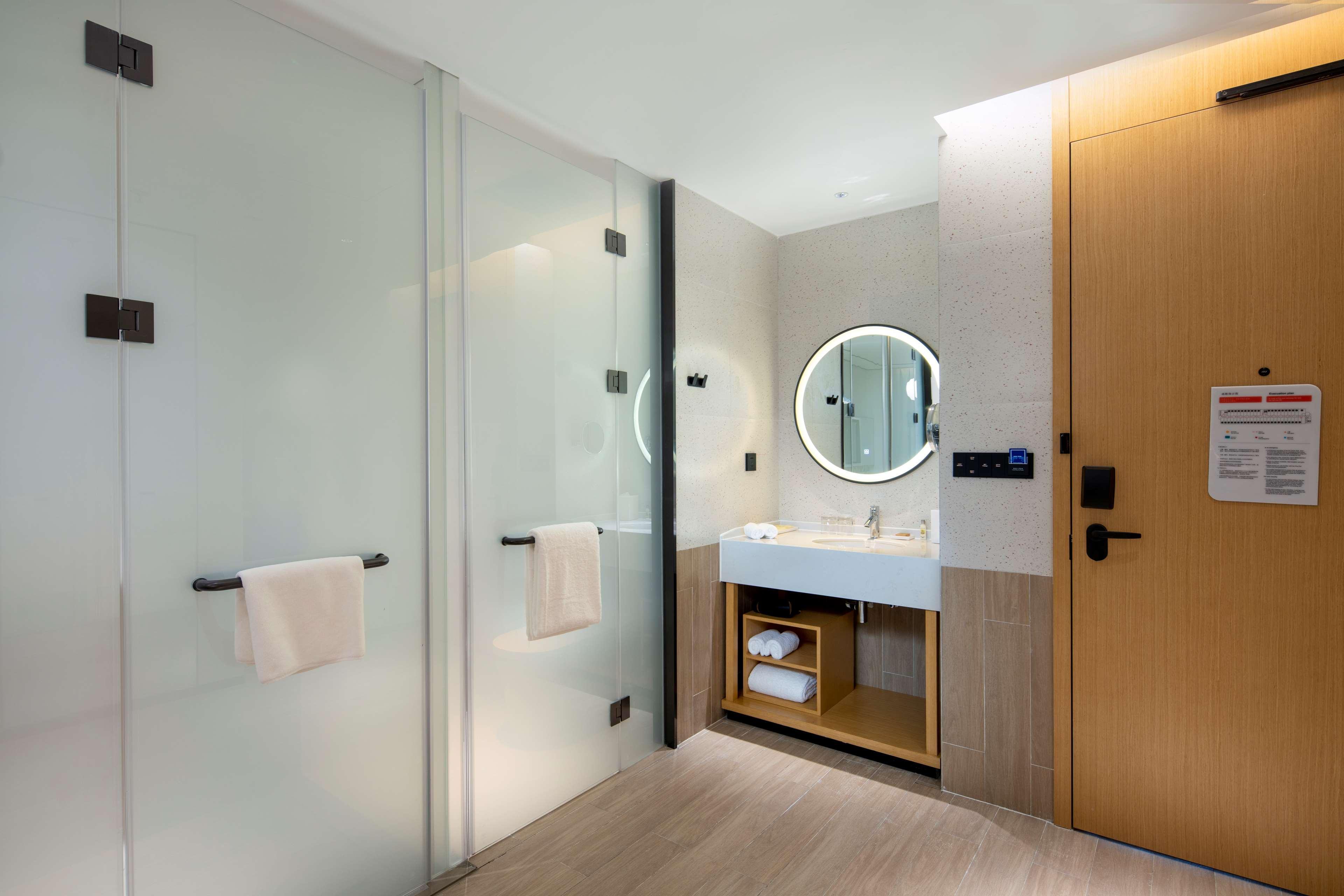 Hilton Garden Inn Shenzhen Nanshan Avenue ภายนอก รูปภาพ