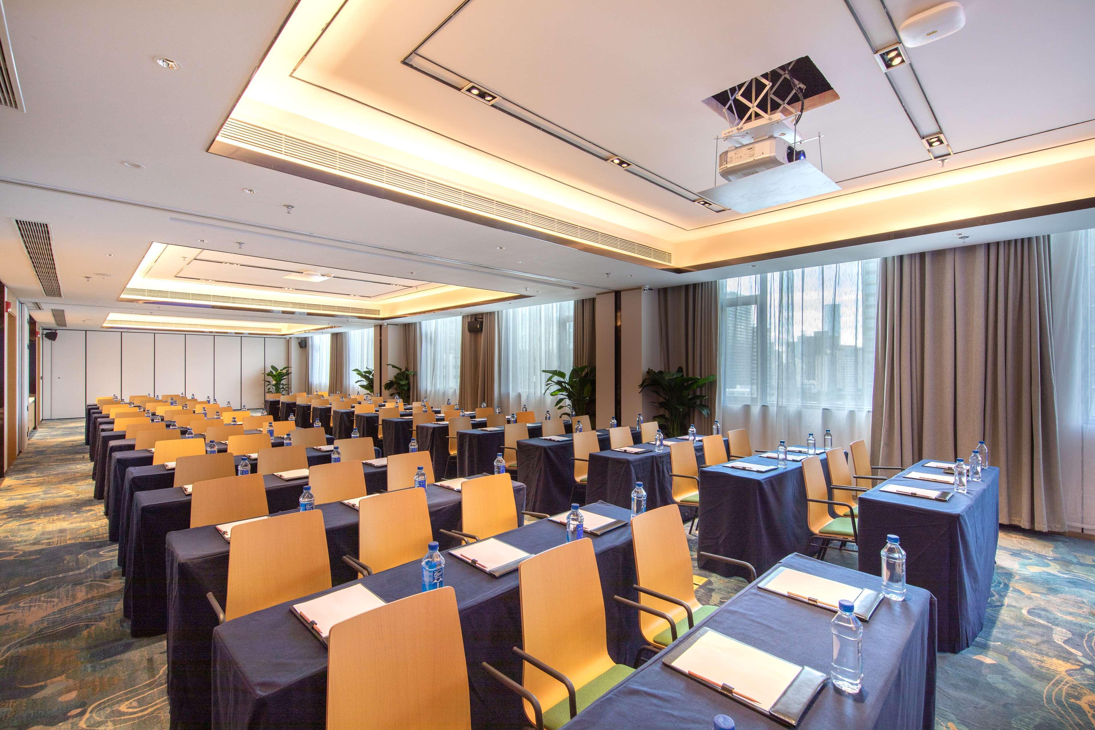 Hilton Garden Inn Shenzhen Nanshan Avenue ภายนอก รูปภาพ