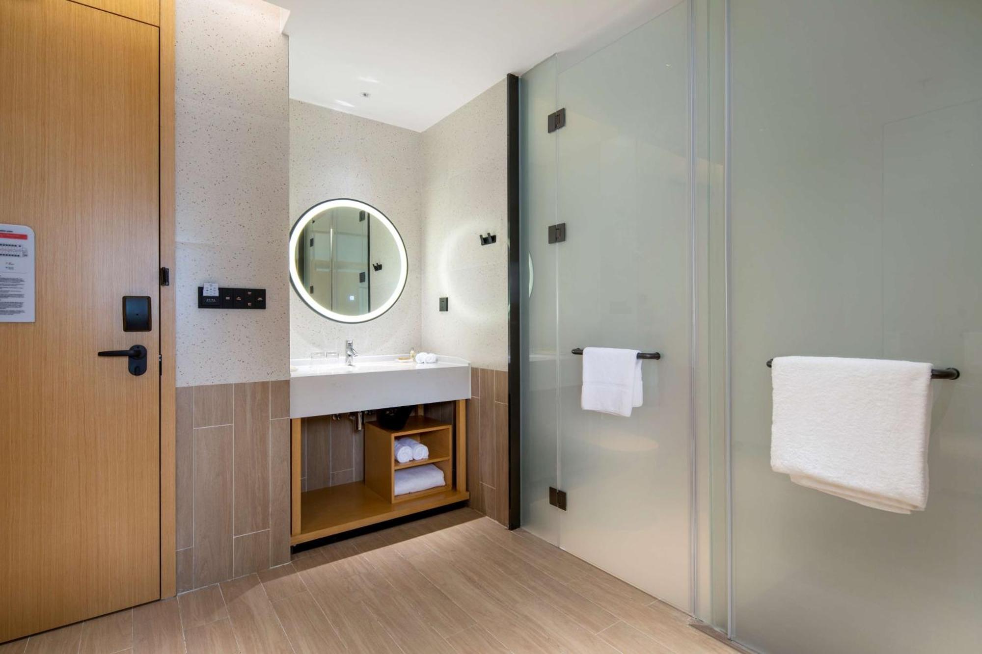 Hilton Garden Inn Shenzhen Nanshan Avenue ภายนอก รูปภาพ