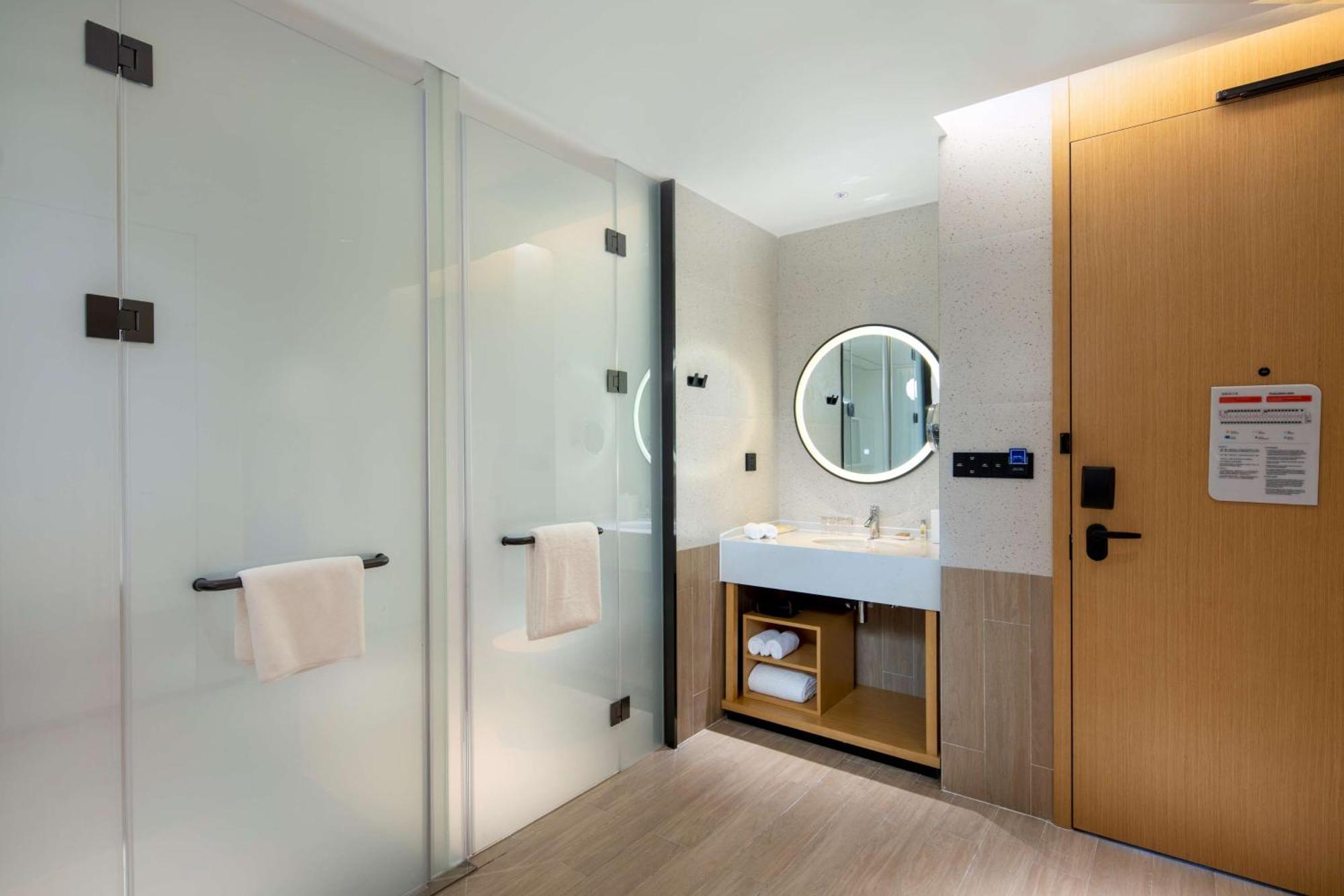 Hilton Garden Inn Shenzhen Nanshan Avenue ภายนอก รูปภาพ