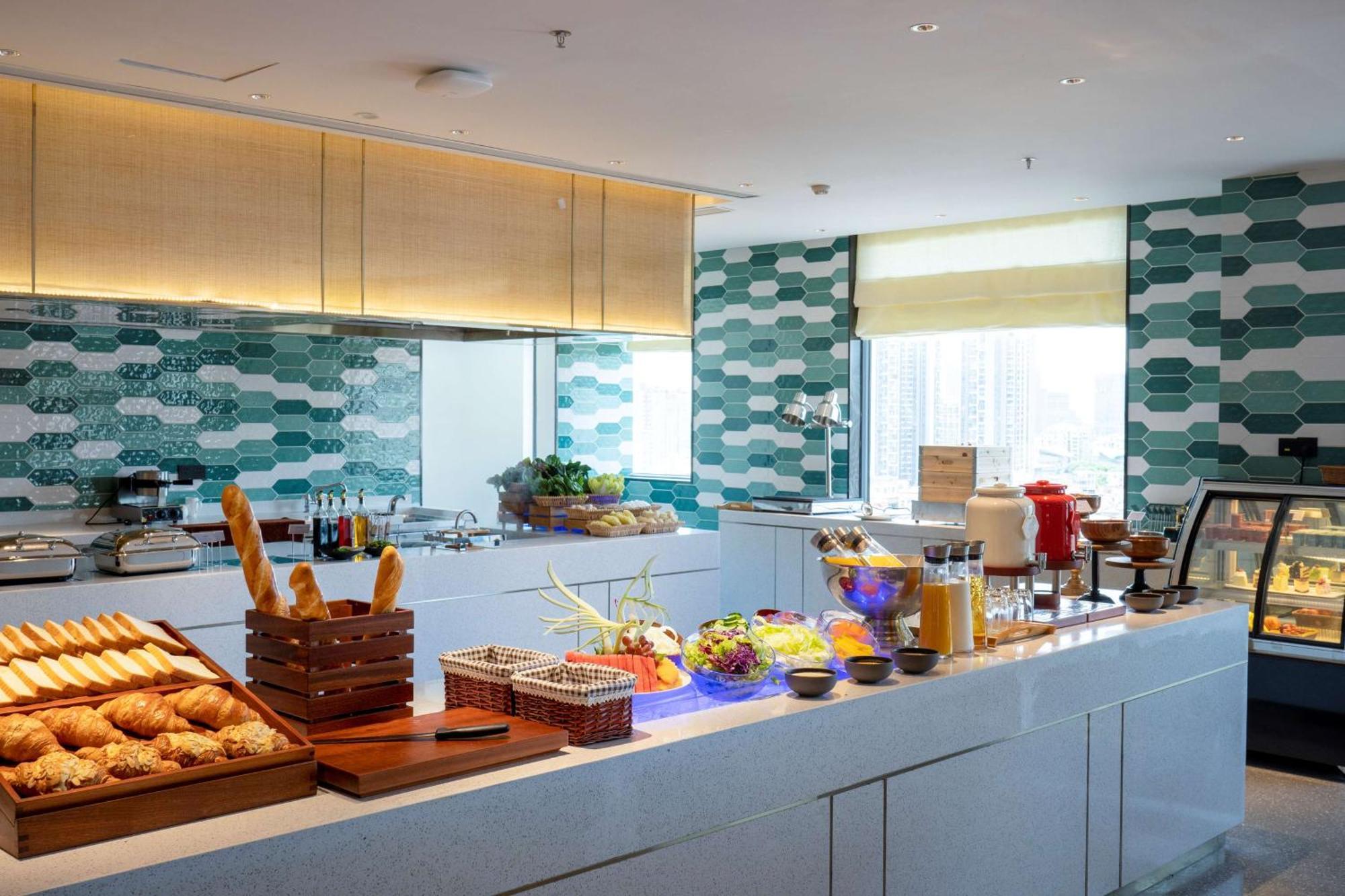 Hilton Garden Inn Shenzhen Nanshan Avenue ภายนอก รูปภาพ